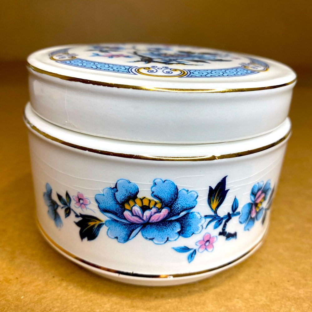 Sadler England Fine Bone China Round Trinket Dish w/Lid White with Blue Flowers
